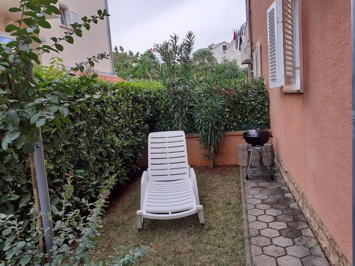 Apartment Conty With Terrace And Garden Малинска