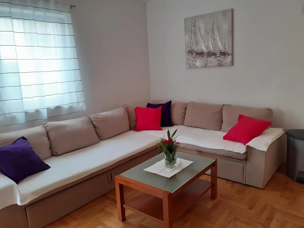 Apartment Conty With Terrace And Garden Malinska
