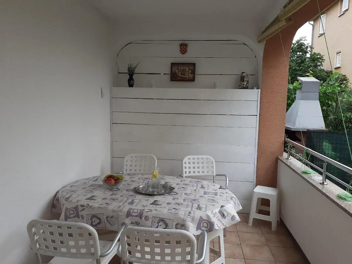 Apartment Conty With Terrace And Garden Malinska