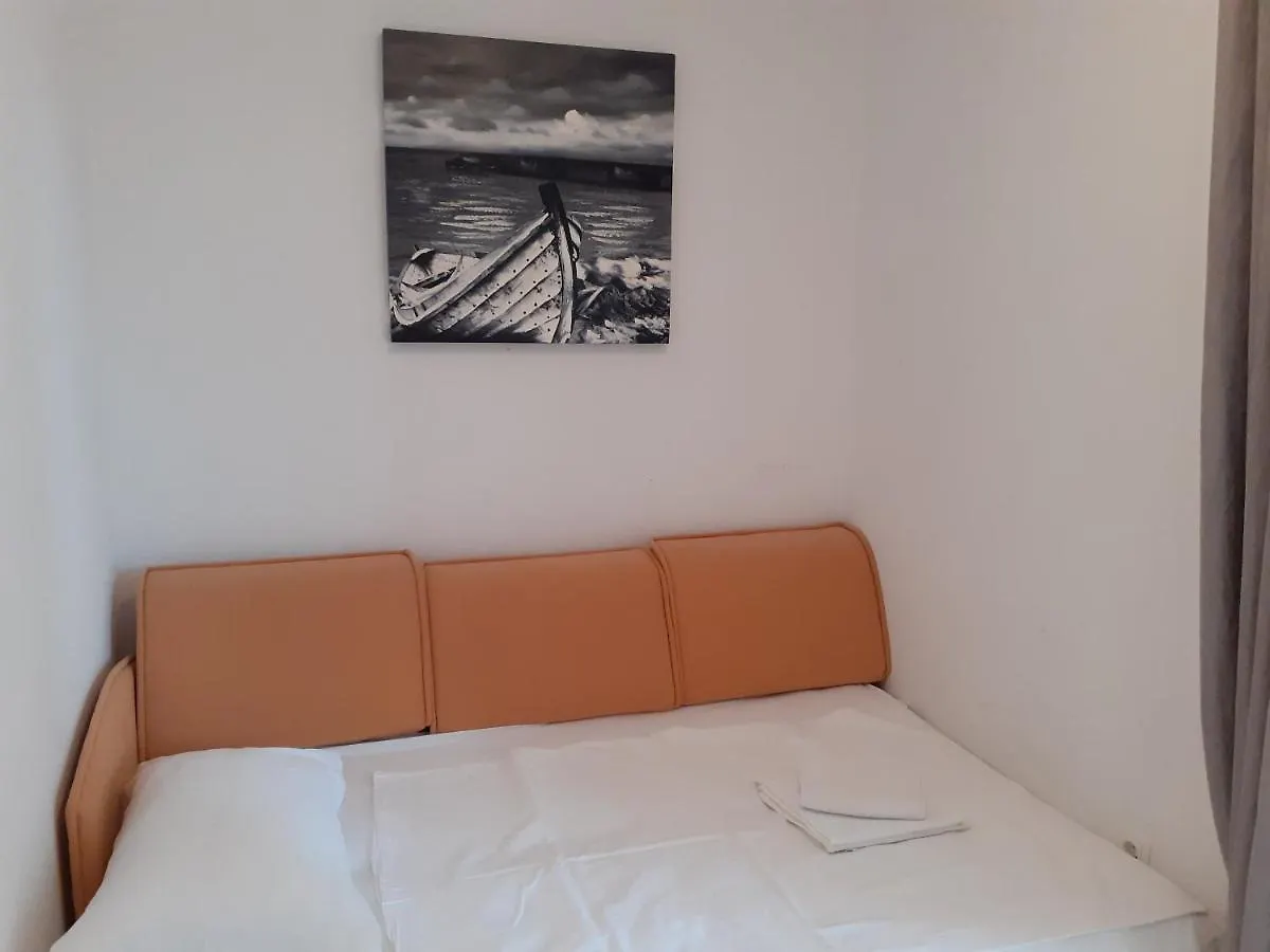 Apartment Conty With Terrace And Garden Малинска 0*,