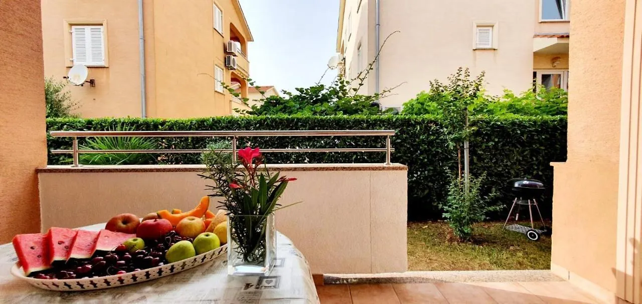 Apartment Conty With Terrace And Garden Малинска
