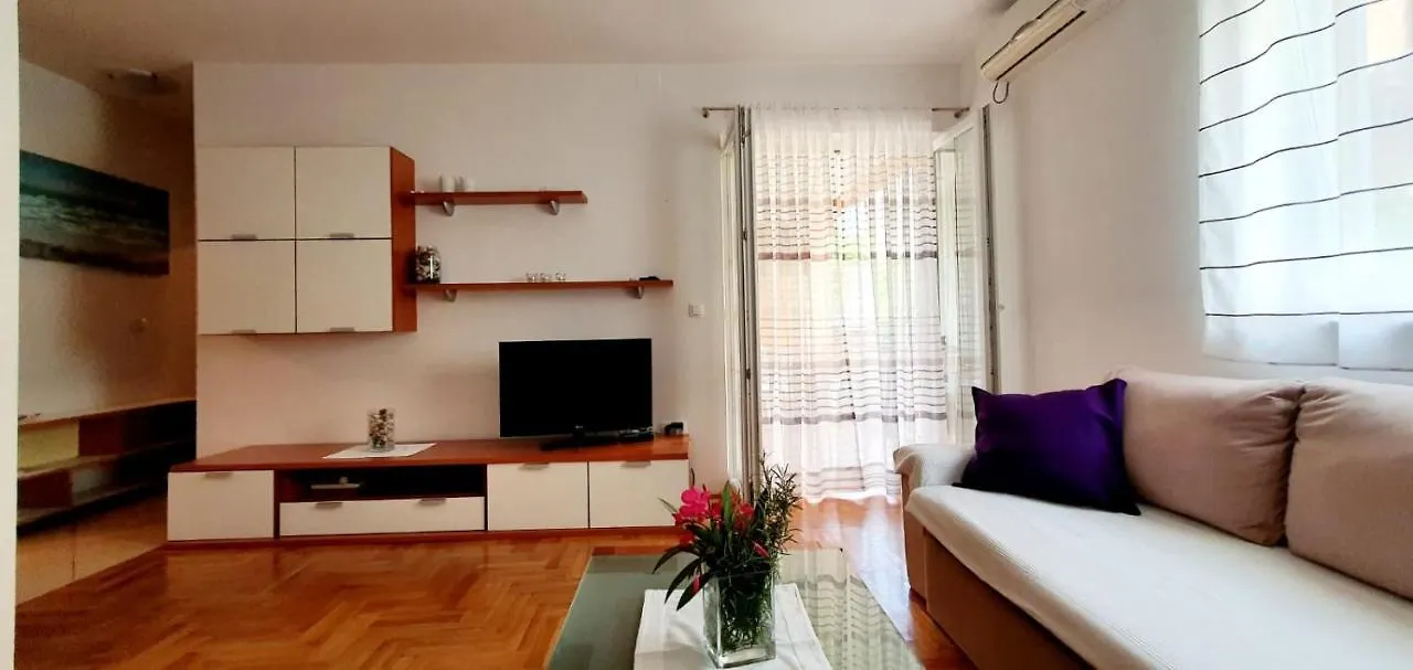 Apartment Conty With Terrace And Garden Malinska