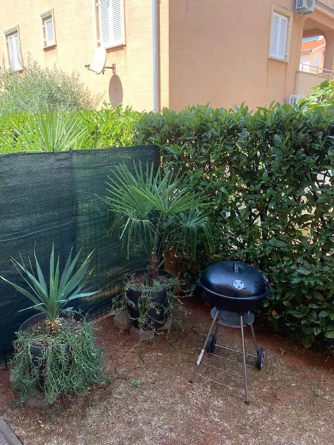 Apartment Conty With Terrace And Garden Малинска Хорватия
